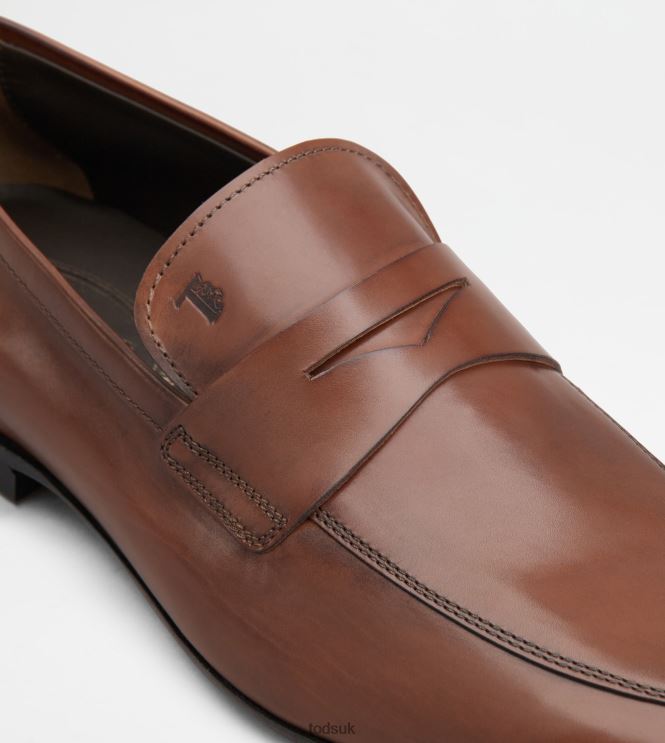 Tod's Men Loafers in Leather 602L84657 Brown