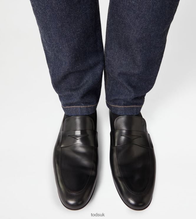 Tod's Men Loafers in Leather 602L84659 Black