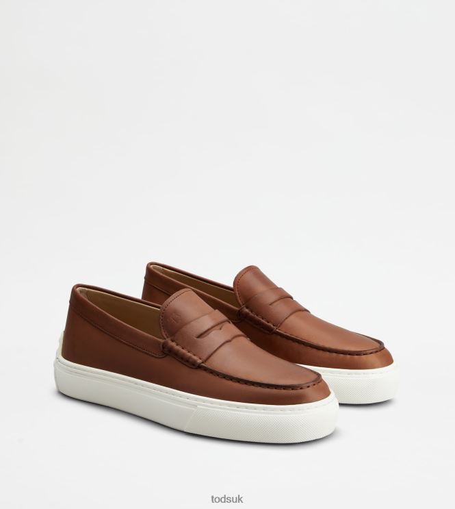 Tod's Men Loafers in Leather 602L84660 Brown