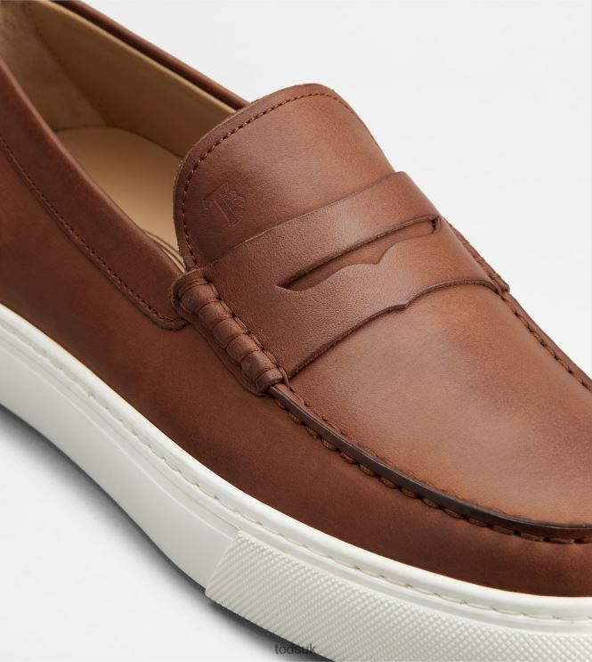 Tod's Men Loafers in Leather 602L84660 Brown