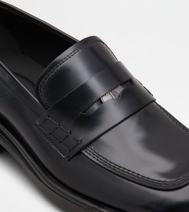Tod's Men Loafers in Leather 602L84668 Black