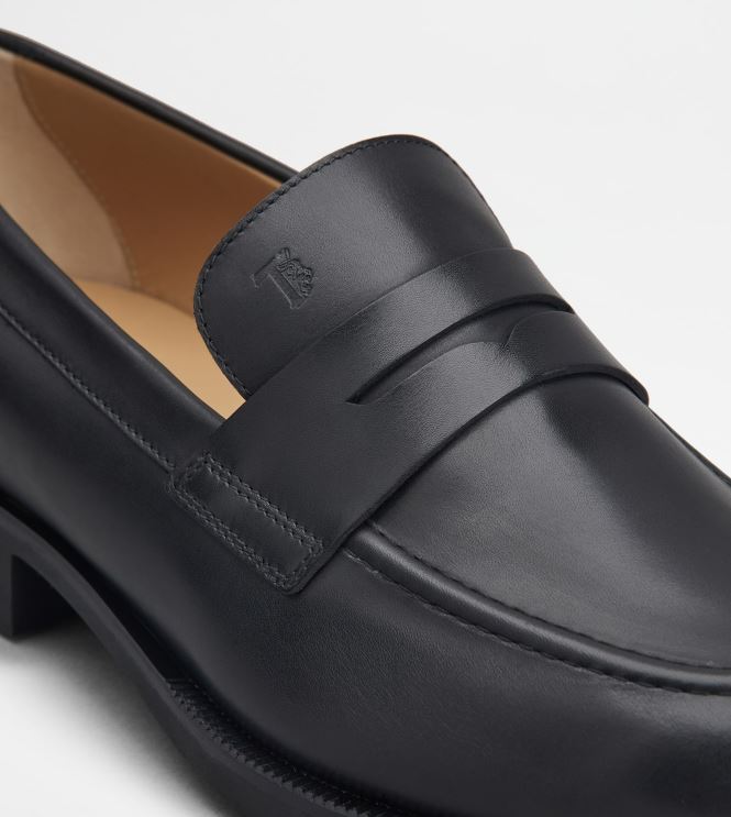 Tod's Men Loafers in Leather 602L84697 Black