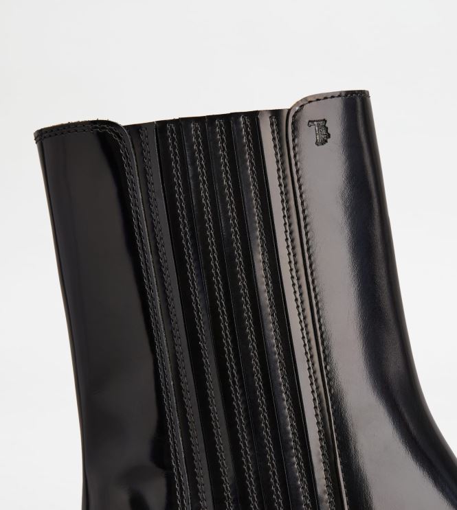Tod's Women Chelsea Boots in Leather 602L84165 Black