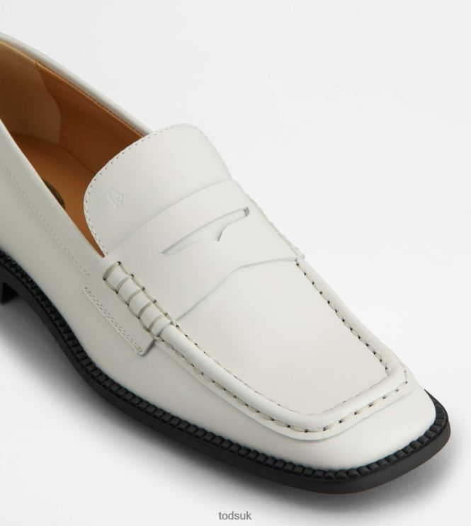 Tod's Women Loafers in Leather 602L8448 White